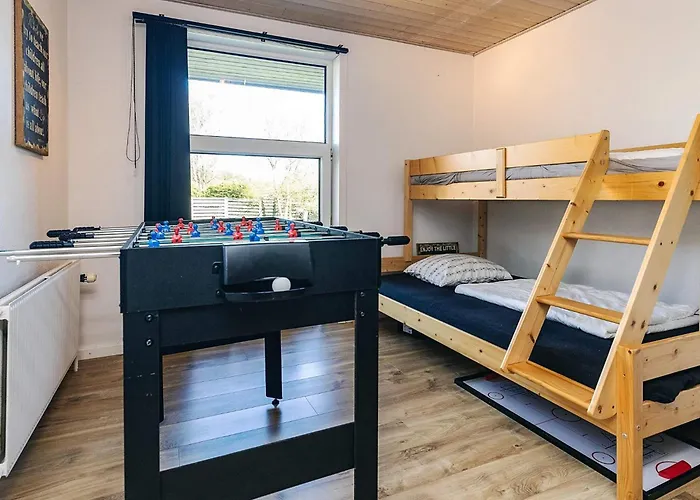 8 Person In Albaek-by Traum *