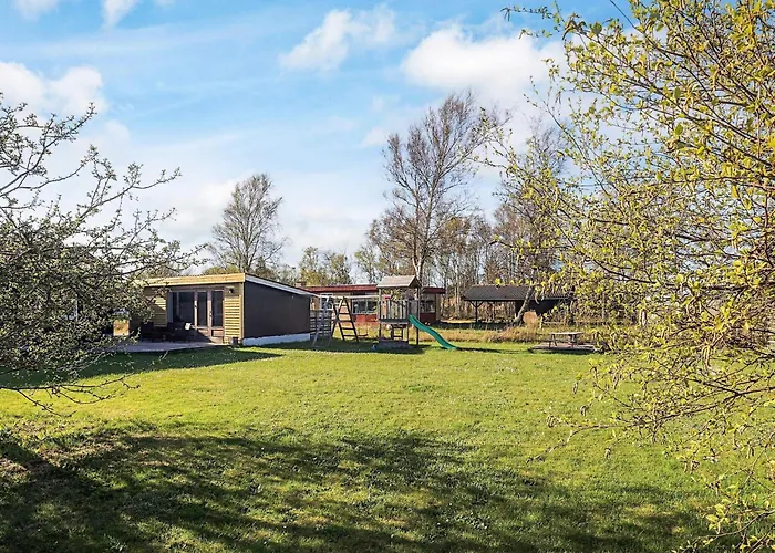 8 Person In Albaek-by Traum *